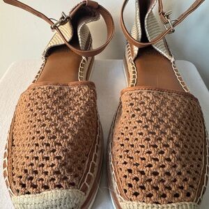 Brand New! Vince Camuto Platform Crochet Espadrille Sandals